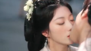 Ibu Suri yang ingin cucu memberi Kaisar afrodisiak. Tak disangka, ia bermalam dengan gadis