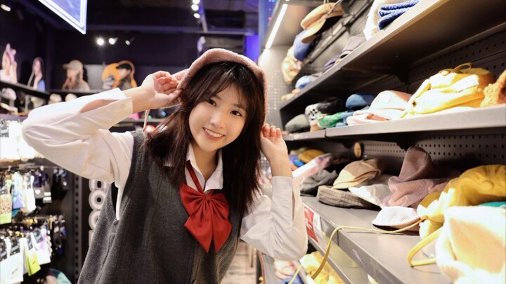 15-year-old sister’s first photo shoot? Cute JK uniform girl in action | First-person portrait photo