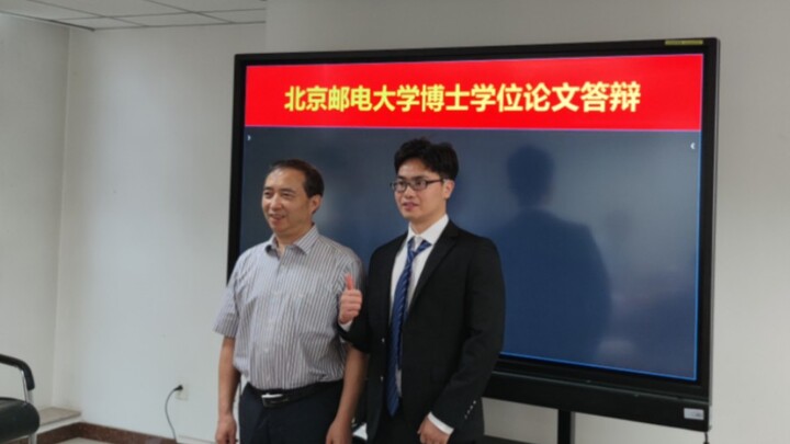 Con đường chinh phục học vị tuy đã có điểm dừng, nhưng con đường theo đuổi tri thức và tự do mới chỉ