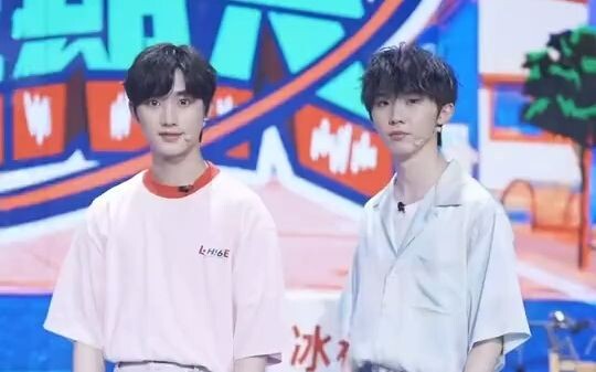 【时代少年团《绝配》双人舞七人合集】啊啊啊手挽手磕死我了！是今天录《你好星期六》拍的！好新鲜的小炸！