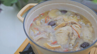 Hotpot ayam perut babi di musim dingin, semoga ada yang menemanimu makan steamboat…