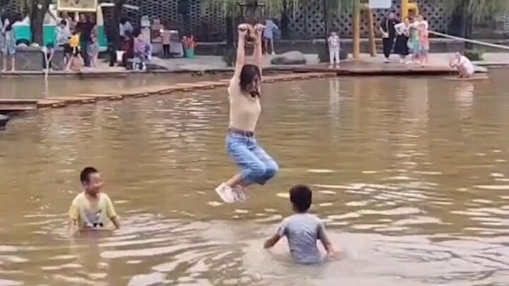 พอเห็นสีหน้าของเด็กชายในตอนท้าย สาวน้อยก็ยอมแพ้ไปเลย