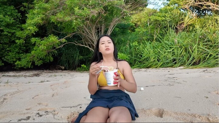 Pantai makan popmie enak juga