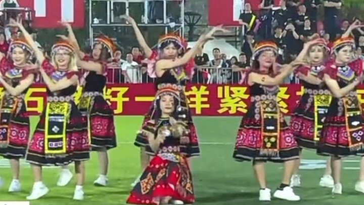 越南留学生在贵州村超的现场表演｜贵州大学留学生｜我在贵州等你