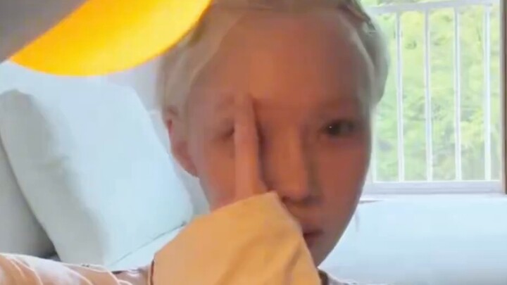 【Kim Min-jung】Dongdong, who has always been told by fans that she has no eyebrows