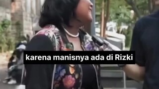 MANISNYA ADA DI RISKY