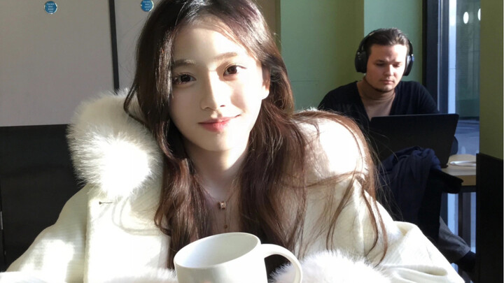 Lihat senyumnya itu, aku benar-benar nggak kuat nih!