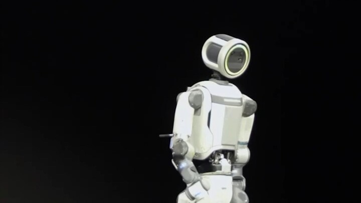 ขณะที่หุ่นยนต์ในจีนยังคงถกเถียงกันเรื่องรูปร่างหน้าตาแบบมนุษย์ หุ่นยนต์ของบอสตันไดนามิกส์กลับเริ่มเด