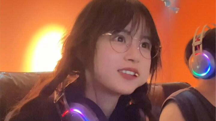 رفيق الطعام، ومستمع مُنصِت، وشريك الحياة