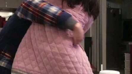 Soal pacar saya latihan jemput pengantin sambil gendong saya turun tangga (curhatan dari ibu kandung