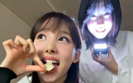 momo直播吓娜琏笑死我了哈哈