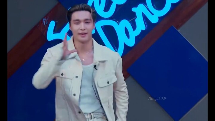 Masa mudaku kembali! Zhang Yixing menari mengikuti lagu "Growl" dan "History" milik EXO. Selama kamu