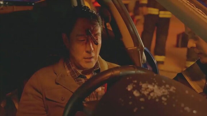 35. رأى رجال الإطفاء مشهدًا مروّعًا: رجلٌ يُغرَسُ في رأسه قضيب حديدي، وهو غافلٌ تمامًا عن ذلك!