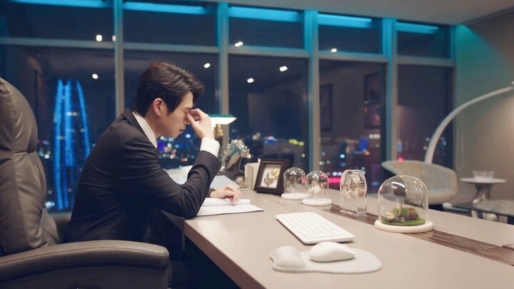 I can't criticize this, it really shows that the president is also a social animal! !