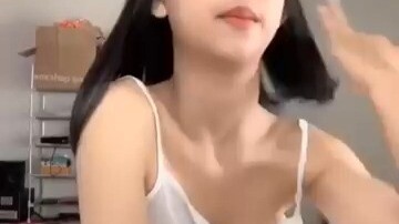 Potongan siaran langsung bocah perempuan cantik dari Thailand