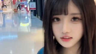 Bertemu mantan pacarku di mal