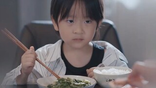 น้องชายคือเครื่องมือเยียวยาจิตใจของพี่ชายมาตั้งแต่เกิด เห็นได้ชัดว่าเขาแพ้อาหารทะเล แต่เพราะพี่ชายชอ