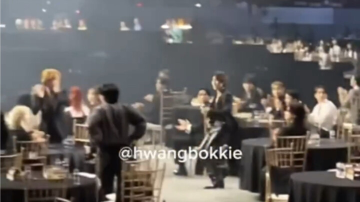 As soon as the host mentioned Best Creator, the two of them dared to get up and head to the restroom