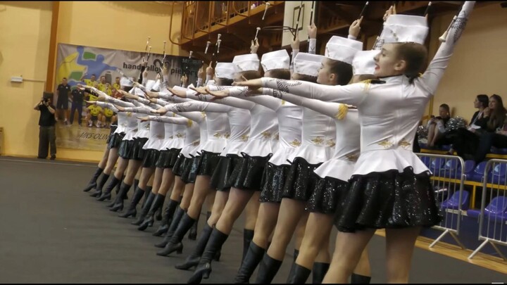 Sinh viên nữ Czech: Đội danh dự Czech, đội múa majorette “FENIX” – Radlin / Đội múa majorette / Vũ đ