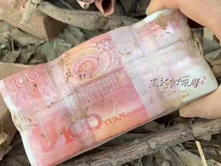 Man fishing finds a big bag full of bundles… Netizens: I was relieved by the end
