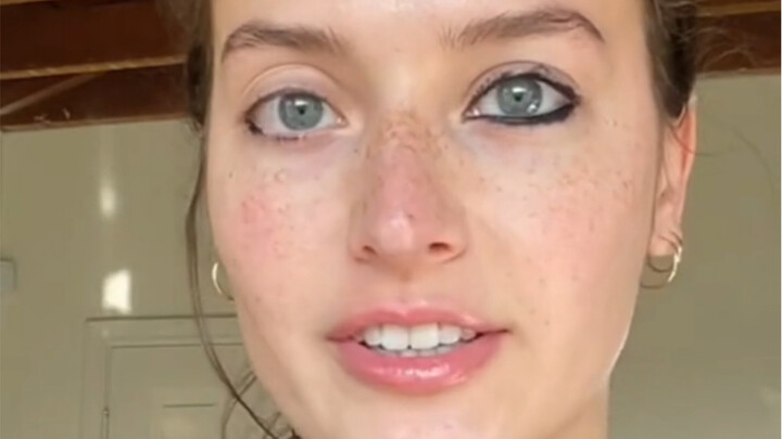 Vẽ một đường viền mắt kín rồi đi rửa mặt và trang điểm, đường viền mắt này không bị trôi sao? Tôi kh