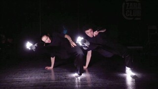 我们点亮了袜子，然后拿到了舞蹈道具赛冠军
