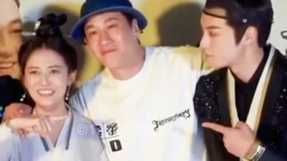 نجدني! أنا أحب جدًا هذا التخفي الخفي وسط أعين الجميع! [هِي تِي مُبارَكَةٌ بالحَظّ]