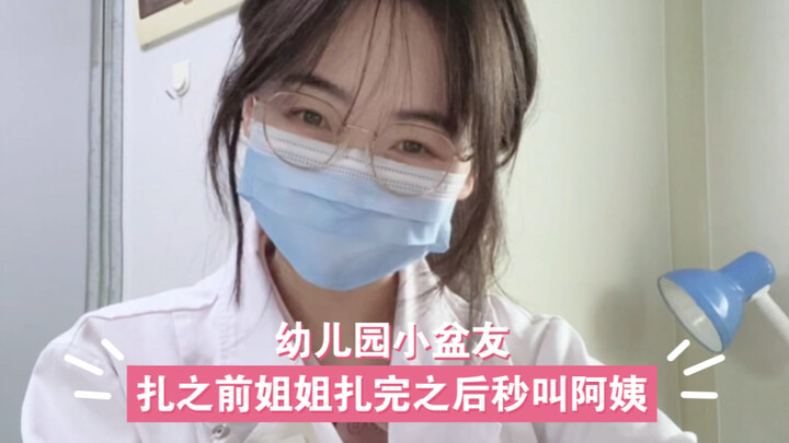 Đến trường mầm non khám sức khỏe cho các bé, trước khi chích thì gọi chị “chị ơi chào”, xong xuôi lậ
