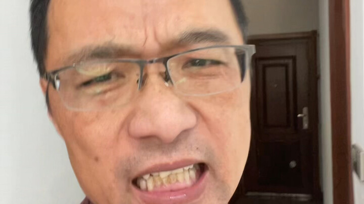 الانتقاد# التعليقات السخيفة لمحترفي الكتابة على الكيبورد!