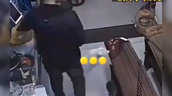 Master Cat was so anxious he was just about to jump in himself ⚡️