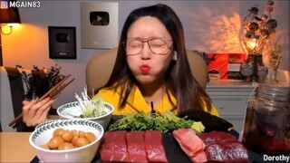 Dorothy mukbang cá hồi