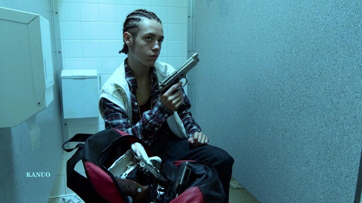 Adegan terkenal pekerjaan paruh waktu di kampus Karl