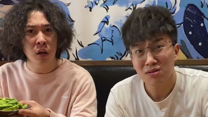 Does anyone eat edamame? A Liang peels them while kissing!