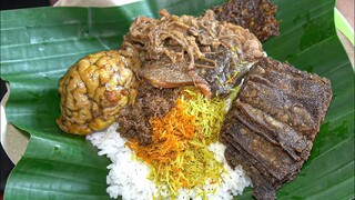 OTAKNYA PALING GURIH BABATNYA BIKIN KETAGIHAN || NASI KRAWU BU WIWIK - Kuliner gresik