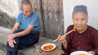 Cho Ông Bà Ngoại ăn thử Tokbokki! Tiểu Màn Thầu