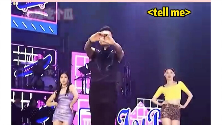 JYP đi làm mà vẫn vui thế này, toàn để ý đến phần hát của các thành viên nữ thôi!