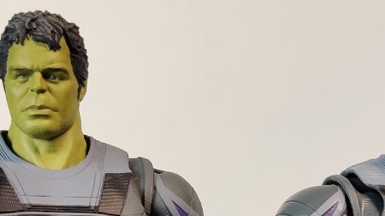 Genuine pirated version comparison shf Avengers 4 Hulk Uncle Mo's plaything 126 Motherland version B