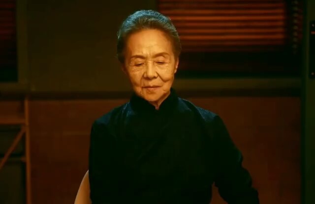 A grandma who lived a refined life her whole life can only eat fried eggs in her old age.