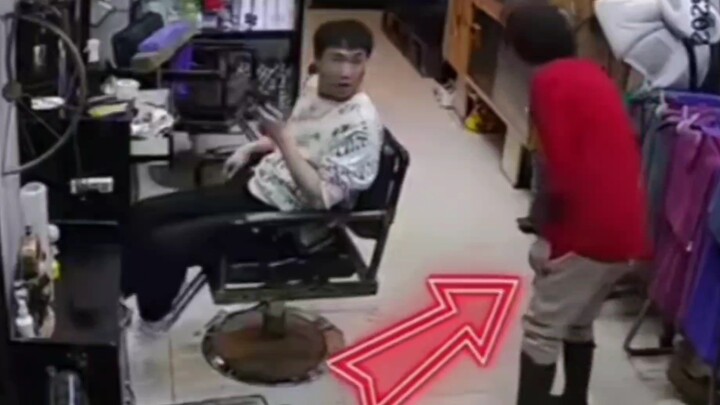 น้องชายฝันอะไรอยู่เหรอ?