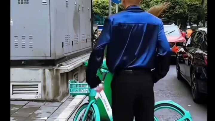 Bạn bảo rằng bạn hơi khó theo đuổi, muốn tôi thấy khó mà lui