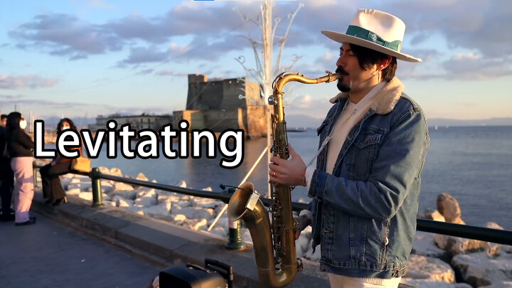 "Levitating" | Old-School Saxophone on the Street of Italy