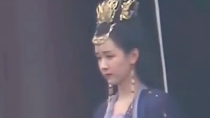 Sorry, but if I were Dantai Jin looking at this face, I’d save her too. Her pitiful, heartbreakingly