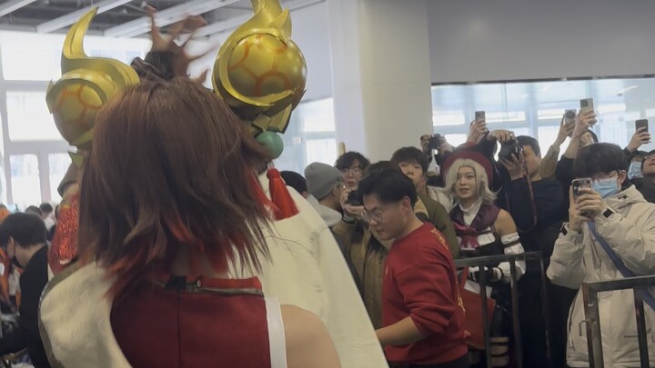 No beauty filters, no fancy edits—just a casual perspective from the comic con yesterday. A fan in t