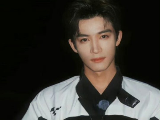 [Wang Xingyue] ผู้คนที่เดินผ่านไปมาแสดงความคิดเห็นว่า "ผู้ชายคนนี้ดูไม่แก่เลย" มีความเป็นไปได้ไหมที่