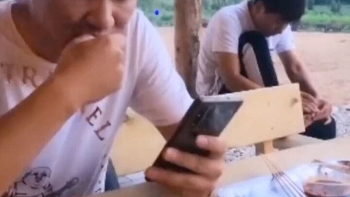 It's definitely a fish bone.