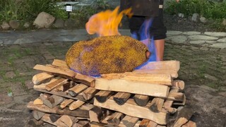 A "cremation" was arranged for the rotting jackfruit