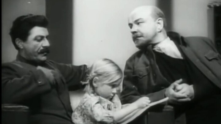 Đối thoại giữa người thầy Lenin và vị cha già Stalin: “Thế hệ sau của chúng ta sẽ sống tốt hơn chúng