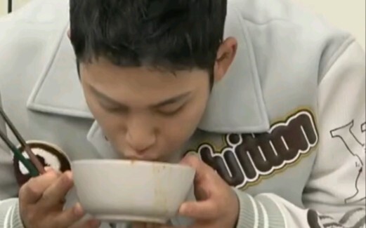 Đây là người chồng chân chất, mộc mạc của tôi vừa mới từ đồng ruộng trở về.