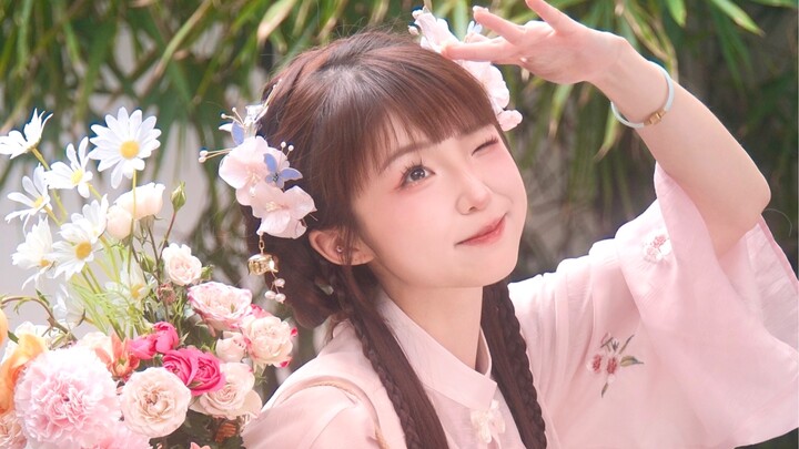 Saat musim semi tiba, tak ada urusan lain selain sibuk menikmati bunga.