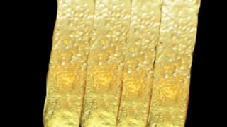 يا إلهي! كيف يمكن أن يكون هناك هذا القدر من الذهب داخل قطعة ملابس واحدة؟